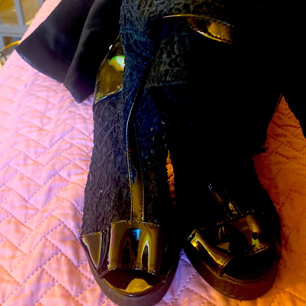 Used lace boots size 8